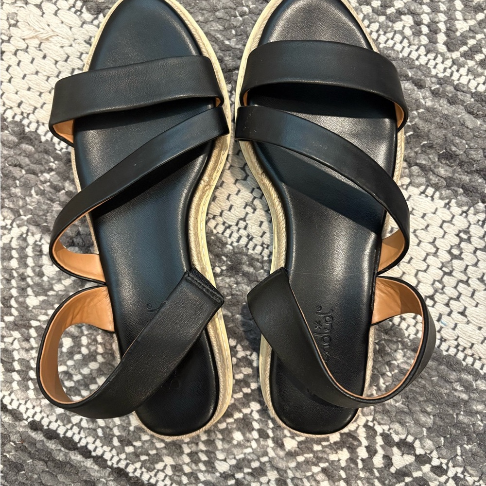 Splendid Black Leather and Tan Sandals